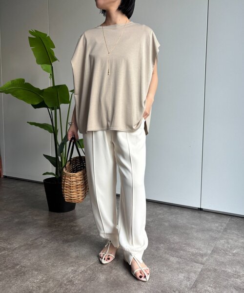 Jena espace merveilleux(ジェナ エスパスメルヴェイユ)の「〈8/15インスタライブご紹介アイテム〉プレート付きタックT(Tシャツ/カットソー・レディース・ライトベージュ/チャコールグレー・FREE)」の9枚目の写真