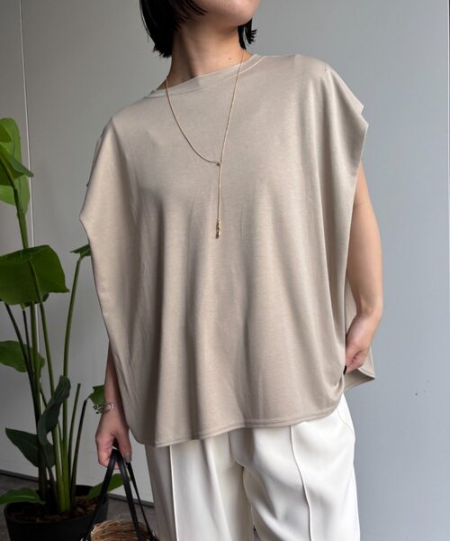 Jena espace merveilleux(ジェナ エスパスメルヴェイユ)の「〈8/15インスタライブご紹介アイテム〉プレート付きタックT(Tシャツ/カットソー・レディース・ライトベージュ/チャコールグレー・FREE)」の12枚目の写真