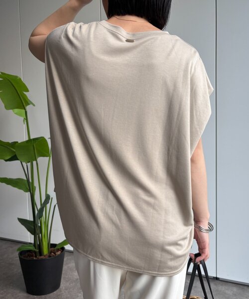 Jena espace merveilleux(ジェナ エスパスメルヴェイユ)の「〈8/15インスタライブご紹介アイテム〉プレート付きタックT(Tシャツ/カットソー・レディース・ライトベージュ/チャコールグレー・FREE)」の14枚目の写真