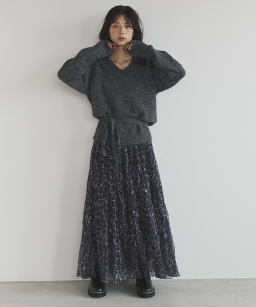 ELNEsoi(エルネソワ)の「チョーカー付きVネックニット(ニット/セーター・レディース・ブラウン/チャコールグレー/ピンク・FREE)」の16枚目の写真