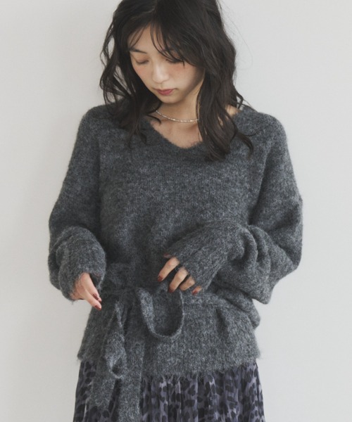 ELNEsoi(エルネソワ)の「チョーカー付きVネックニット(ニット/セーター・レディース・ブラウン/チャコールグレー/ピンク・FREE)」の12枚目の写真