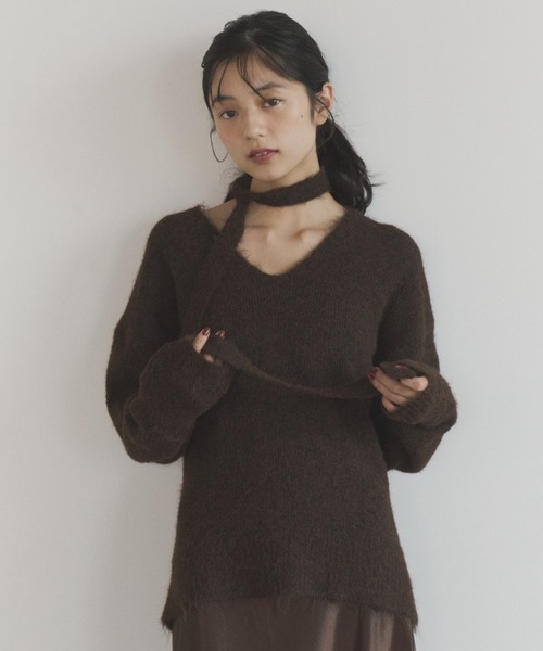 ELNEsoi(エルネソワ)の「チョーカー付きVネックニット(ニット/セーター・レディース・ブラウン/チャコールグレー/ピンク・FREE)」の18枚目の写真