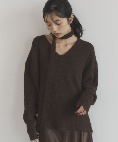 ELNEsoi(エルネソワ)の「チョーカー付きVネックニット(ニット/セーター・レディース・ブラウン/チャコールグレー/ピンク・FREE)」の20枚目の写真