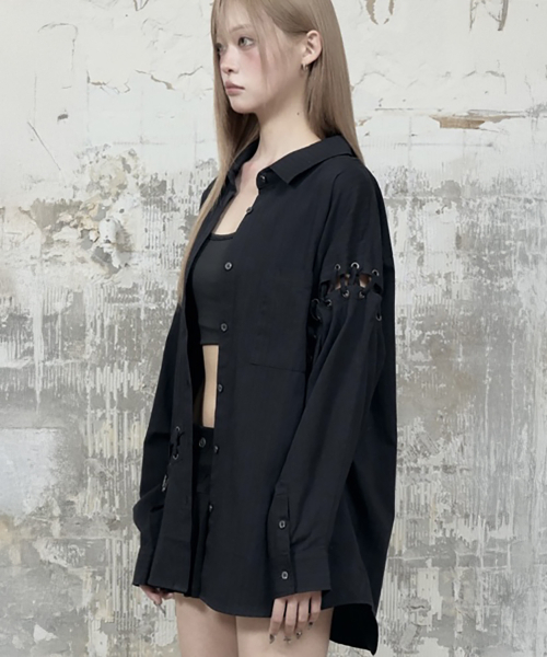 ETRE AU SOMMET（エトレオソメ）の「Eyelet Point Oversized Shirt (Black)（シャツ/ブラウス・レディース・ブラック・FREE）」の2枚目の写真