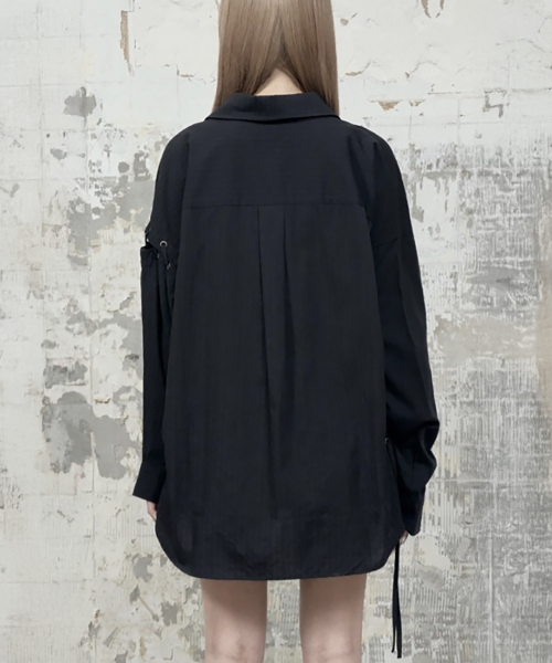 ETRE AU SOMMET（エトレオソメ）の「Eyelet Point Oversized Shirt (Black)（シャツ/ブラウス・レディース・ブラック・FREE）」の6枚目の写真