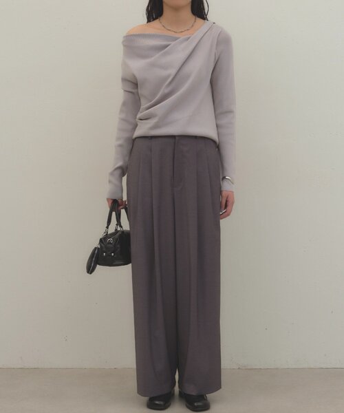 LOUNGEDRESS(ラウンジドレス)の「《履くだけで美シルエット》タックワイドパンツ(その他パンツ・レディース・ベージュ/グレー/ピンク・38/36)」の4枚目の写真