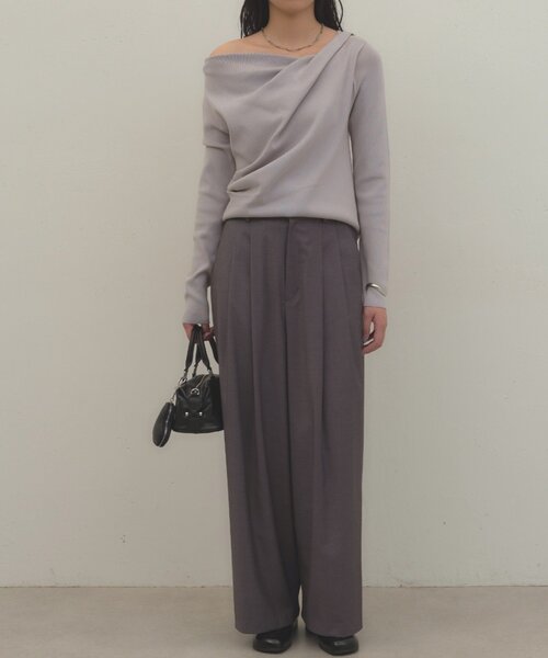 LOUNGEDRESS(ラウンジドレス)の「《履くだけで美シルエット》タックワイドパンツ(その他パンツ・レディース・ベージュ/グレー/ピンク・38/36)」の5枚目の写真