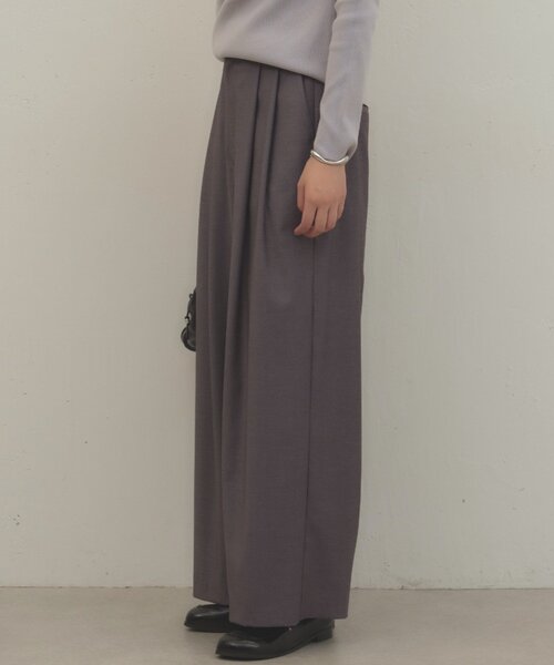 LOUNGEDRESS(ラウンジドレス)の「《履くだけで美シルエット》タックワイドパンツ(その他パンツ・レディース・ベージュ/グレー/ピンク・38/36)」の10枚目の写真