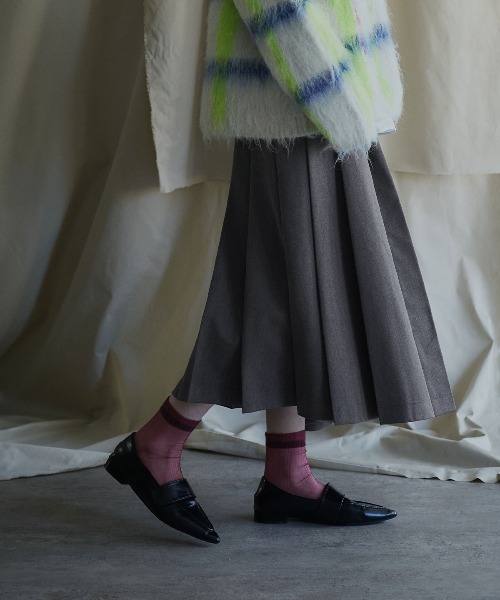 W:Huku（フーク）の「【W:Huku/リンクルフリーツイル】アシンメトリー プリーツ スカート / Wrinkle-Free Twill Asymmetrical Pleated Skirt（スカート・レディース・ブラウン/ブラック/チャコール・FREE）」の5枚目の写真