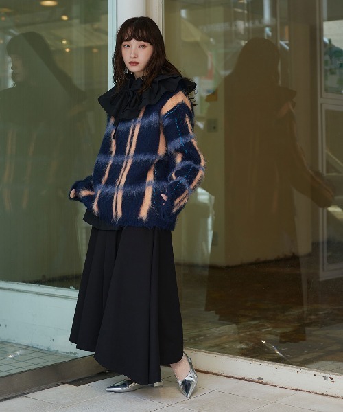 W:Huku（フーク）の「【W:Huku/リンクルフリーツイル】アシンメトリー プリーツ スカート / Wrinkle-Free Twill Asymmetrical Pleated Skirt（スカート・レディース・ブラウン/ブラック/チャコール・FREE）」の7枚目の写真