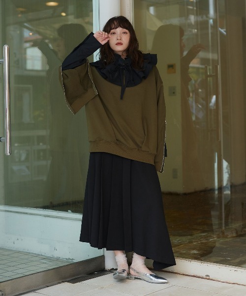 W:Huku（フーク）の「【W:Huku/リンクルフリーツイル】アシンメトリー プリーツ スカート / Wrinkle-Free Twill Asymmetrical Pleated Skirt（スカート・レディース・ブラウン/ブラック/チャコール・FREE）」の8枚目の写真