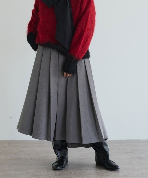 W:Huku（フーク）の「【W:Huku/リンクルフリーツイル】アシンメトリー プリーツ スカート / Wrinkle-Free Twill Asymmetrical Pleated Skirt（スカート・レディース・ブラウン/ブラック/チャコール・FREE）」の11枚目の写真