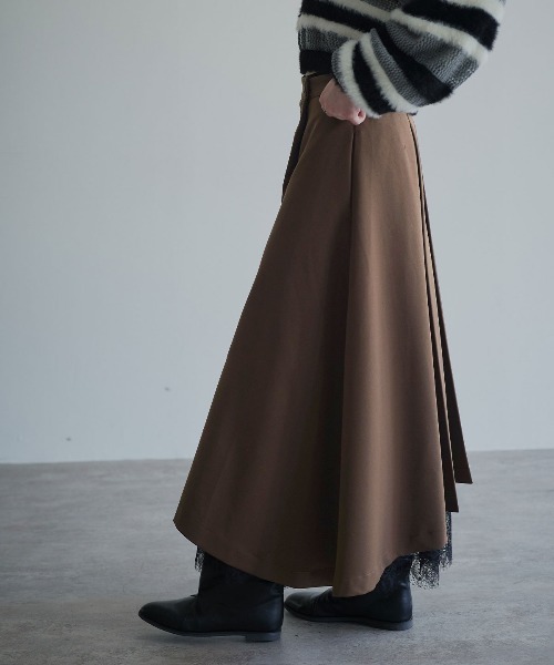 W:Huku（フーク）の「【W:Huku/リンクルフリーツイル】アシンメトリー プリーツ スカート / Wrinkle-Free Twill Asymmetrical Pleated Skirt（スカート・レディース・ブラウン/ブラック/チャコール・FREE）」の6枚目の写真