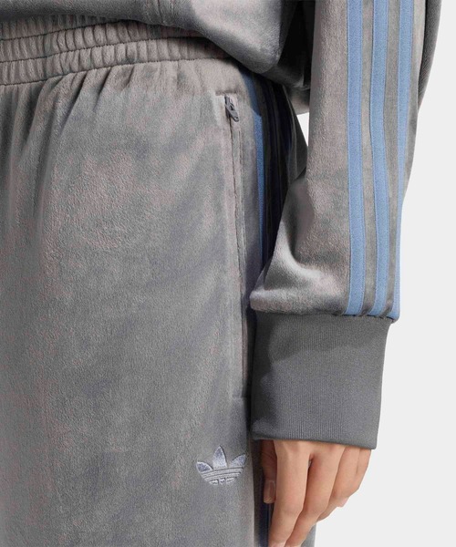 adidas(アディダス)の「ファイヤーバード ベロア トラックパンツ(ジャージ) / アディダスオリジナルス adidas Originals(その他パンツ・メンズ・グレー・X-SMALL/XX-SMALL/XX-LARGE/X-LARGE/3XL/MEDIUM/SMALL/LARGE)」の3枚目の写真