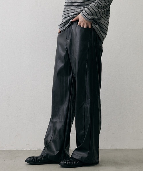 Shoowtime（ショウタイム）の「Loose Straight Wide Leather Pants / ルーズストレート ワイドフェイクレザーパンツ（その他パンツ・メンズ・ブラック・X-LARGE/LARGE/MEDIUM）」の4枚目の写真
