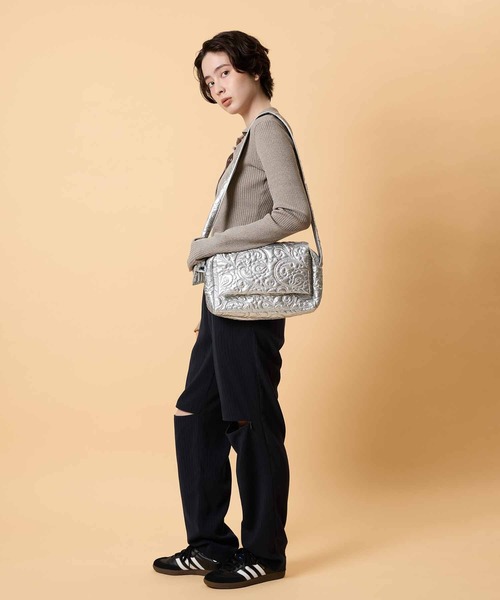 CONTROL FREAK / CTFK(コントロールフリーク)の「CONTROL FREAK(コントロールフリーク)ペイズリーキルトフラップボディバッグ(ショルダーバッグ・レディース・ブラック/ブルー/アイボリー/シルバー・FREE)」の8枚目の写真