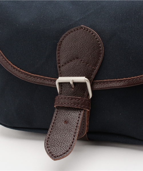 Butler Verner Sails（バトラーヴァーナーセイルス）の「Butler Verner Sails/バトラーバーナーセイルズ　10号パラフィンフラップショルダー　（ショルダーバッグ・レディース・ネイビー/ベージュ/キャメル/レッド・FREE）」の8枚目の写真