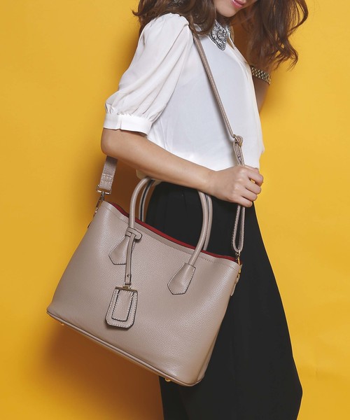 PLAIN CLOTHING(プレーンクロージング)の「【田中麗奈さん着用】スクエアハンドバッグ/ショルダーバッグ【PLAIN CLOTHING】(ショルダーバッグ・レディース・ブラック/ベージュ/レッド/キャメル・FREE)」の2枚目の写真