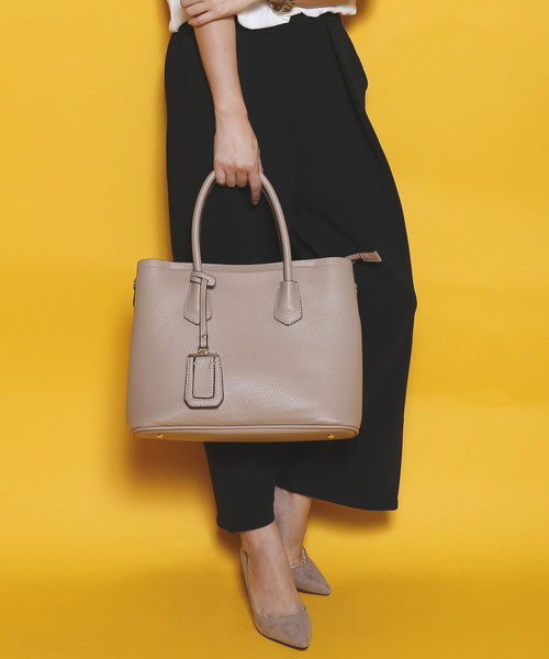 PLAIN CLOTHING(プレーンクロージング)の「【田中麗奈さん着用】スクエアハンドバッグ/ショルダーバッグ【PLAIN CLOTHING】(ショルダーバッグ・レディース・ブラック/ベージュ/レッド/キャメル・FREE)」の21枚目の写真