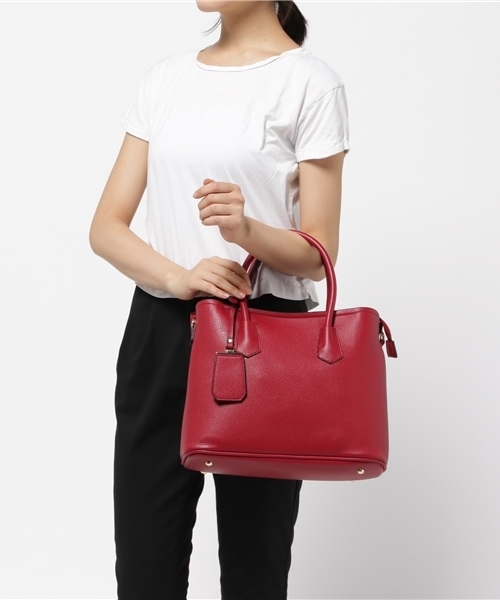 PLAIN CLOTHING(プレーンクロージング)の「【田中麗奈さん着用】スクエアハンドバッグ/ショルダーバッグ【PLAIN CLOTHING】(ショルダーバッグ・レディース・ブラック/ベージュ/レッド/キャメル・FREE)」の11枚目の写真
