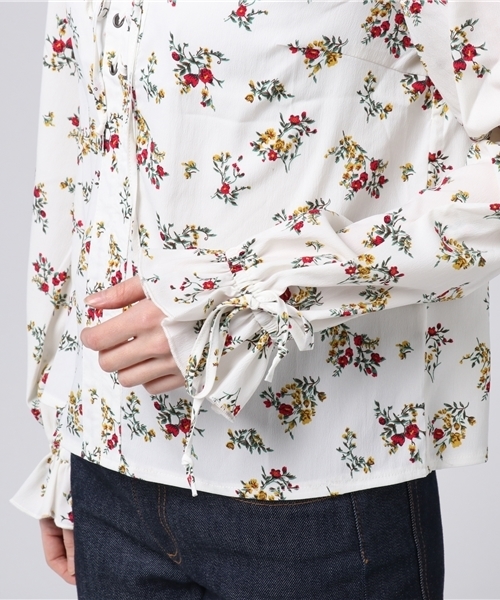 SpRay（スプレイ）の「花柄レースアップシャツ（シャツ/ブラウス・レディース・ネイビー/マスタード/ホワイト・FREE）」の8枚目の写真