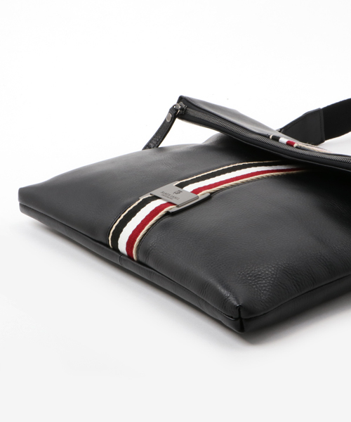 BLACK LABEL CRESTBRIDGE（ブラックレーベル・クレストブリッジ）の「レザーストライプクラッチ（クラッチバッグ・メンズ・ブラック・X）」の3枚目の写真