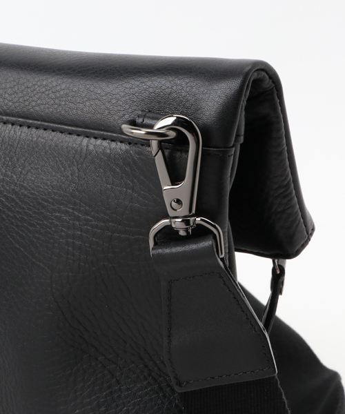 BLACK LABEL CRESTBRIDGE（ブラックレーベル・クレストブリッジ）の「レザーストライプクラッチ（クラッチバッグ・メンズ・ブラック・X）」の6枚目の写真