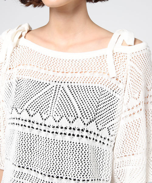 archives（アルシーヴ）の「透かし柄オフショルプルオーバー（ニット/セーター・レディース・レッド/マスタード/オフホワイト・MEDIUM）」の5枚目の写真