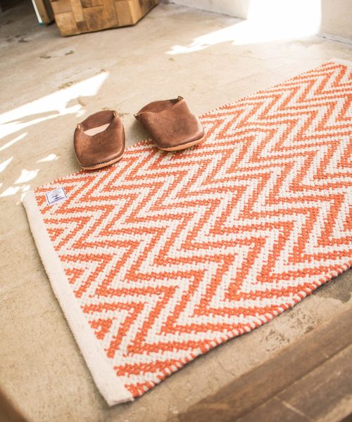 チャイハネ（チャイハネ）の「【チャイハネ】ジオメトリックラグマット 45×65cm（ラグ/マット・レディース・ターコイズブルー/ブラック/レッド/ピンク/ホワイト/ネイビー/イエロー/ベージュ/オレンジ・FREE）」の14枚目の写真