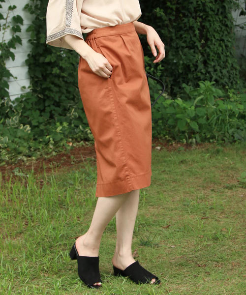 earth music&ecology（アースミュージックアンドエコロジー）の「ミディタイトスカート（スカート・レディース・カーキ/ベージュ/ネイビー/オレンジ・L/M）」の4枚目の写真
