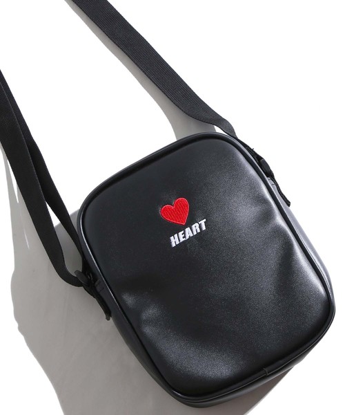 WEGO（ウィゴー）の「WEGO/ボックスミニショルダーバッグ（ショルダーバッグ・レディース・ブラック/レッド/サックスブルー/ピンク/マルチ/その他1/その他2/シルバー/ホワイト/ブラック系その他/イエロー/レッド系その他・FREE）」の4枚目の写真