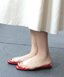 PVCクリア素材のフラットスライドサンダル