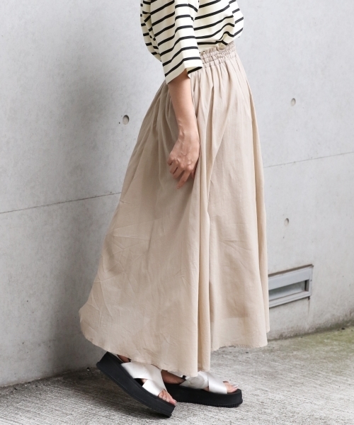 LOWRYS FARM(ローリーズファーム)の「コットンボイルギャザースカート 802015(スカート・レディース・ベージュ/カーキ/グリーン系その他/パープル/チェック・FREE)」の2枚目の写真