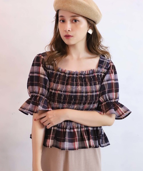 one after another NICE CLAUP(ワンアフターアナザーナイスクラップ)の「シャーリングうしろクロストップス(シャツ/ブラウス・レディース・アイボリー/ベージュ系その他/ブルー系その他/ピンク/チェック・FREE)」の6枚目の写真