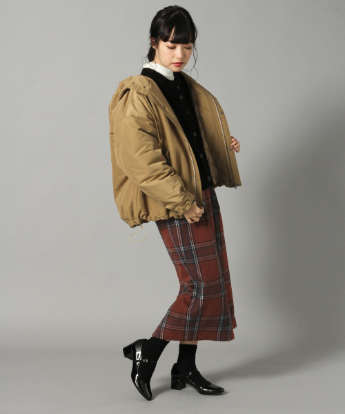 LOWRYS FARM（ローリーズファーム）の「ＷＰナカワタマンパ　821518（マウンテンパーカー・レディース・ブラック/ベージュ/パープル・MEDIUM/LARGE）」の4枚目の写真