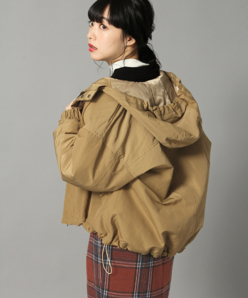 LOWRYS FARM（ローリーズファーム）の「ＷＰナカワタマンパ　821518（マウンテンパーカー・レディース・ブラック/ベージュ/パープル・MEDIUM/LARGE）」の6枚目の写真