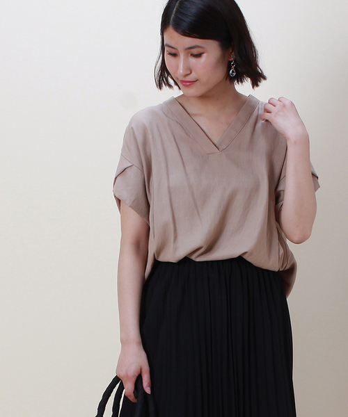 TRUDEA（トルディア）の「麻調タックシャツブラウス（シャツ/ブラウス・レディース・ホワイト/ブラック/ベージュ/ネイビー/カーキ・MEDIUM）」の2枚目の写真