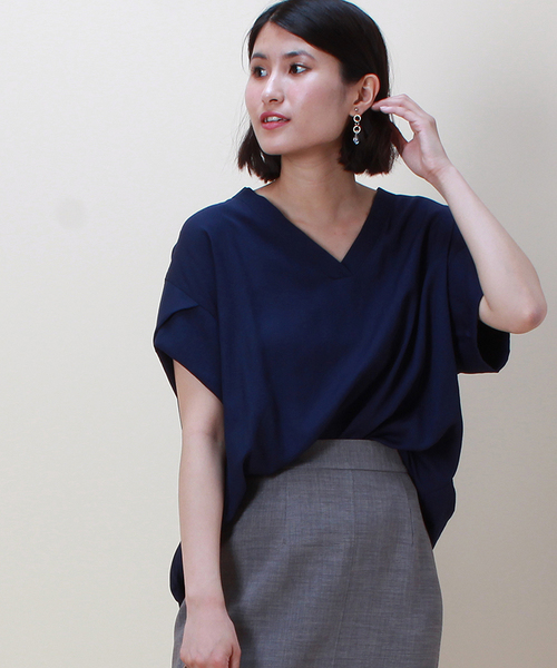TRUDEA（トルディア）の「麻調タックシャツブラウス（シャツ/ブラウス・レディース・ホワイト/ブラック/ベージュ/ネイビー/カーキ・MEDIUM）」の5枚目の写真