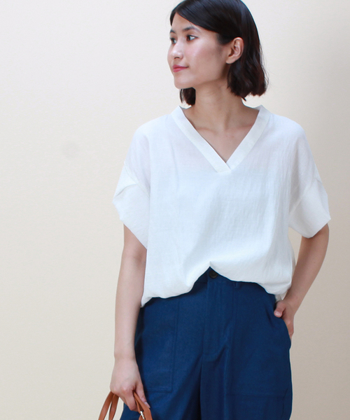 TRUDEA（トルディア）の「麻調タックシャツブラウス（シャツ/ブラウス・レディース・ホワイト/ブラック/ベージュ/ネイビー/カーキ・MEDIUM）」の3枚目の写真