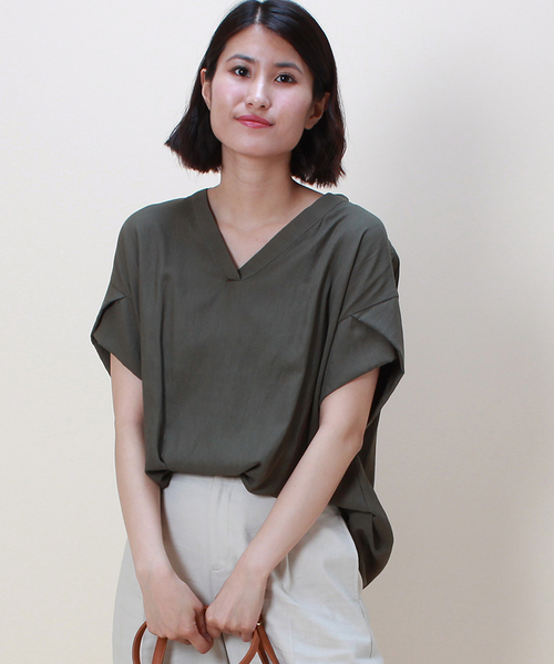 TRUDEA（トルディア）の「麻調タックシャツブラウス（シャツ/ブラウス・レディース・ホワイト/ブラック/ベージュ/ネイビー/カーキ・MEDIUM）」の4枚目の写真