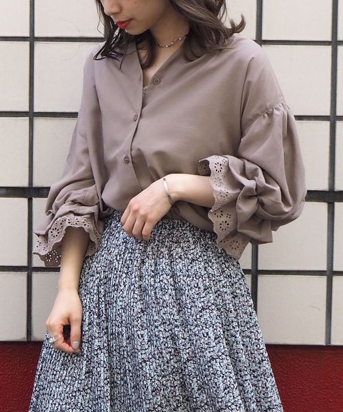 tiptop(ティップトップ)の「袖レースボリュームブラウス(シャツ/ブラウス・レディース・オフホワイト/キナリ/ブラック/ダークグレー/ブラウン/ブルー・FREE)」の5枚目の写真