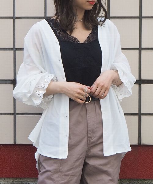 tiptop(ティップトップ)の「袖レースボリュームブラウス(シャツ/ブラウス・レディース・オフホワイト/キナリ/ブラック/ダークグレー/ブラウン/ブルー・FREE)」の2枚目の写真