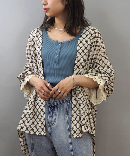 tiptop(ティップトップ)の「袖レースボリュームブラウス(シャツ/ブラウス・レディース・オフホワイト/キナリ/ブラック/ダークグレー/ブラウン/ブルー・FREE)」の3枚目の写真