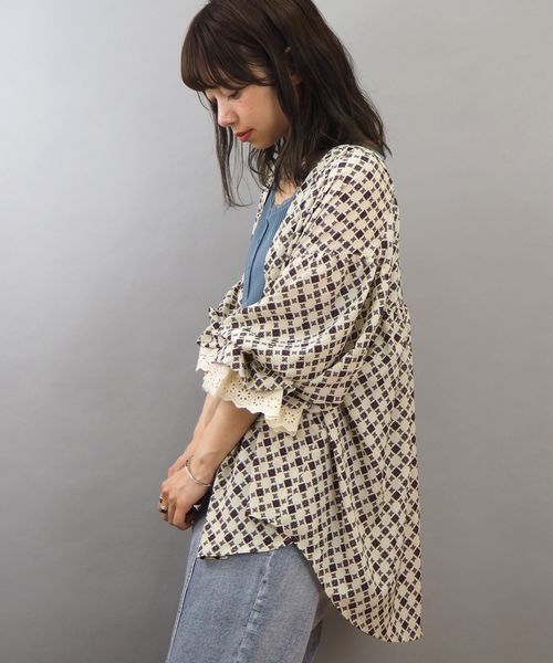 tiptop(ティップトップ)の「袖レースボリュームブラウス(シャツ/ブラウス・レディース・オフホワイト/キナリ/ブラック/ダークグレー/ブラウン/ブルー・FREE)」の18枚目の写真