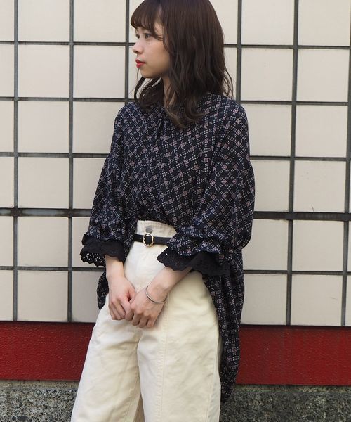 tiptop(ティップトップ)の「袖レースボリュームブラウス(シャツ/ブラウス・レディース・オフホワイト/キナリ/ブラック/ダークグレー/ブラウン/ブルー・FREE)」の20枚目の写真