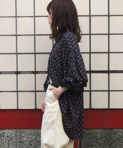 tiptop(ティップトップ)の「袖レースボリュームブラウス(シャツ/ブラウス・レディース・オフホワイト/キナリ/ブラック/ダークグレー/ブラウン/ブルー・FREE)」の21枚目の写真