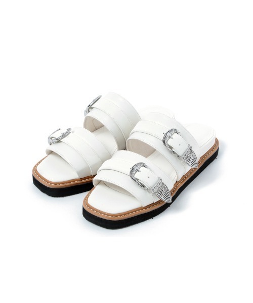 PAGEBOY（ページボーイ）の「シルバーWバックルサンダル（サンダル・レディース・ブラック/オフホワイト・MEDIUM/LARGE）」の17枚目の写真