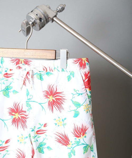 roial（ロイアル）の「R901MCO03E / ROIAL（ロイアル）花柄2WAY水着&ショートパンツ（水着・メンズ・ホワイト/ネイビー・SMALL/MEDIUM/LARGE）」の6枚目の写真