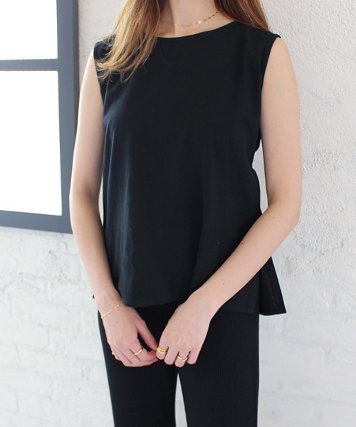 MODE ROBE（モードローブ）の「バックリボンノースリーブ（Tシャツ/カットソー・レディース・ブラック/ベージュ・FREE）」の2枚目の写真