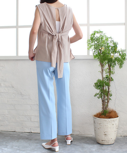 MODE ROBE（モードローブ）の「バックリボンノースリーブ（Tシャツ/カットソー・レディース・ブラック/ベージュ・FREE）」の4枚目の写真